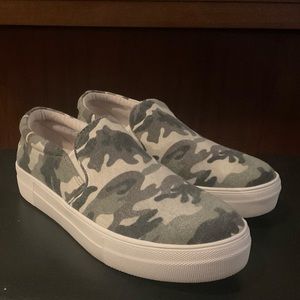 Steve Madden Camo sneaker